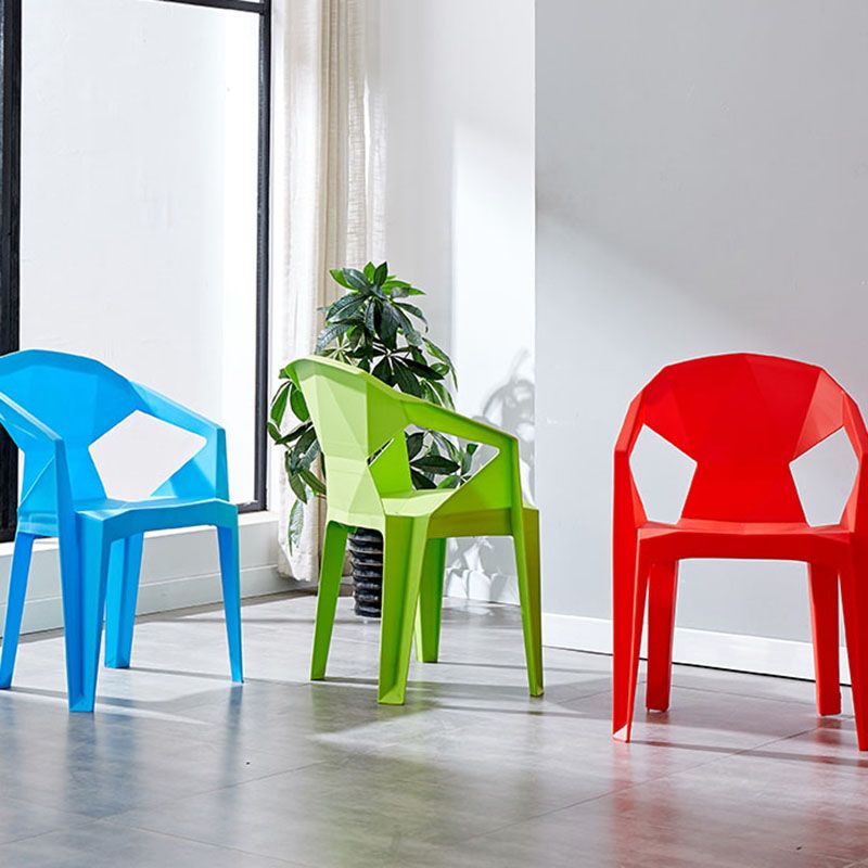 Chaises de salle à manger de style contemporain Chaises d'appoint avec accoudoirs en plastique pour cuisine (Ensemble de 4)