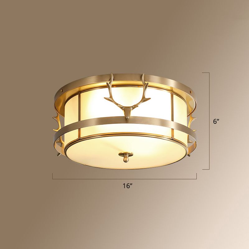 Gold-Finish 4-Licht Deckenbefestigung Kolonialstil Frosted Glas Schüssel geformtes Flush Mount Licht