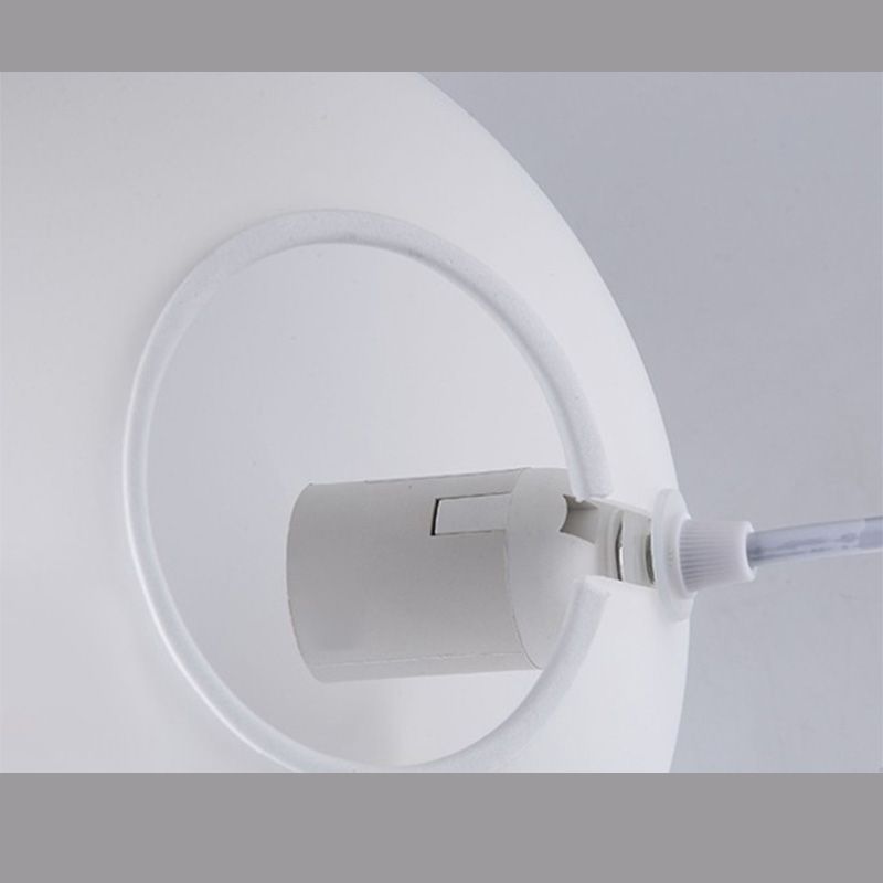 1-Kopf-Wohnzimmertischlampe nordisches Nachttischlicht mit kugelförmiger weißer Glasschatten