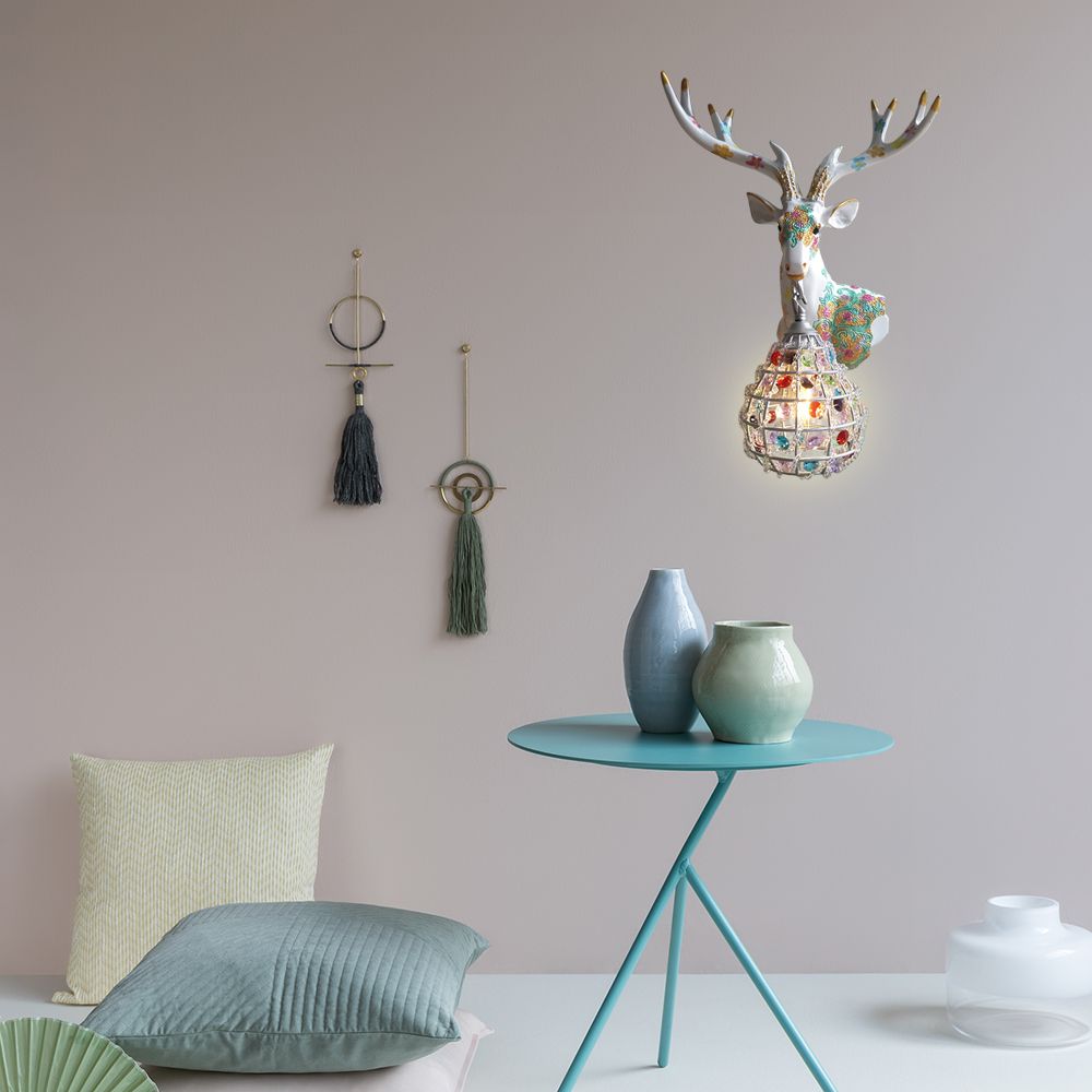 Application de cerf traditionnelle 1 Éclairage mural en résine lumineuse en noir / rose / jaune pour chambre avec une nuance de cristal de gouttelettes, droite / gauche