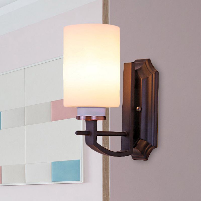 Funzione da parete da parete con cilindro di vetro lattigino antico 1/2 co-testa, illuminazione da parete del soggiorno in nero