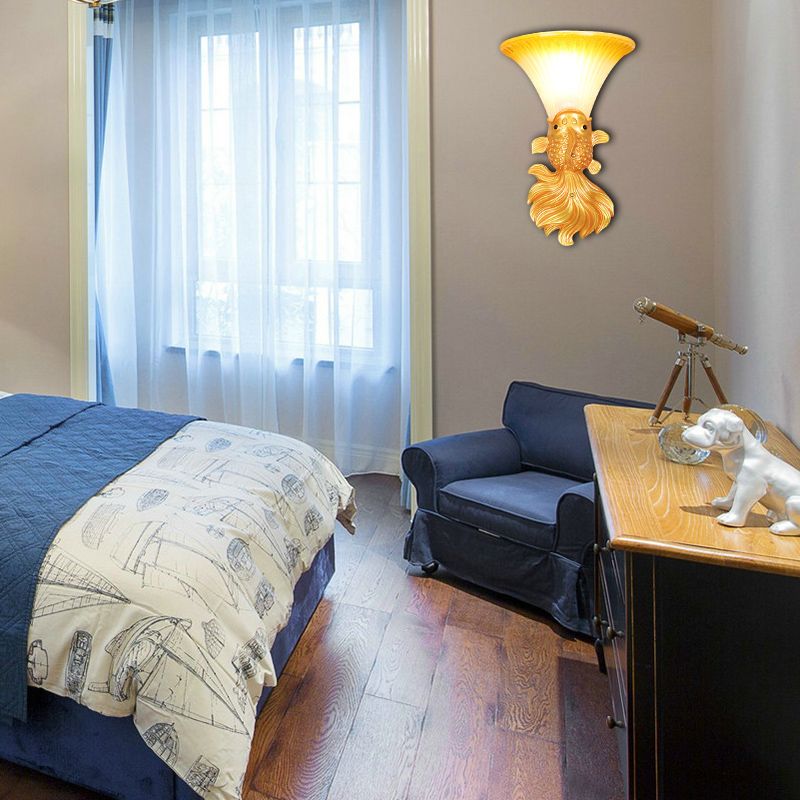 Forma de pescado resina pared mate country 1 cabeza restaurante rojo/oro lámpara de montaje de pared con tono de campana de vidrio ámbar