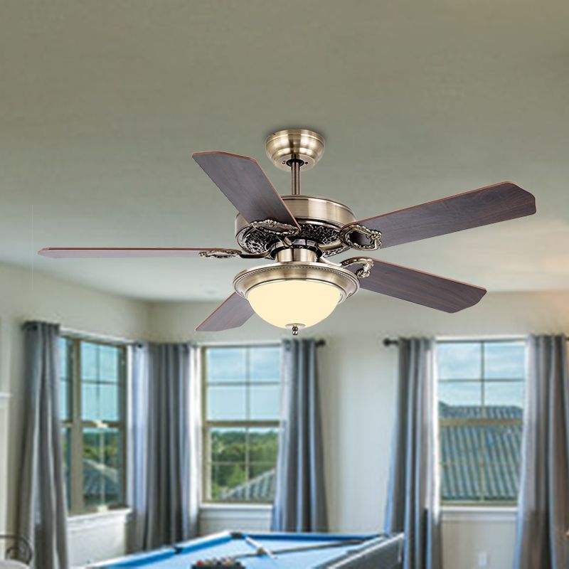 Landstijl koepel semi -spoeling lamp room glas 42 "w led plafondventilator verlichtingsarmatuur in messing voor woonkamer met 5 messen, muur/afstandsbediening