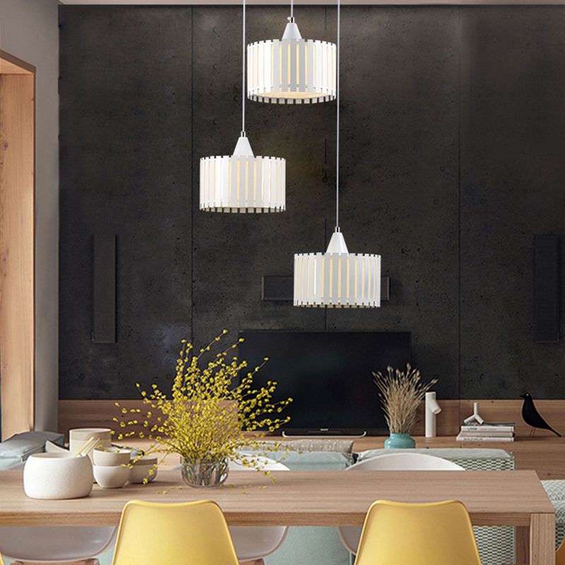 Lámpara de techo blanca LED de metal contemporáneo de clúster de cilindro de listones para comedor