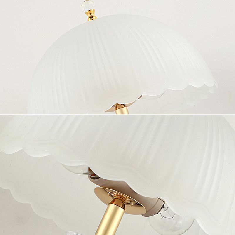 Kuppel Tischlampe zeitgenössisches Glas 2 leichte Nachttischlampe für Schlafzimmer in Weiß