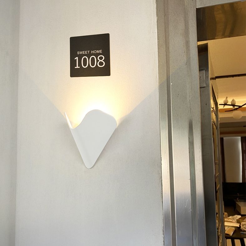 Arrowhead Shaped Waterproof LED Wall Sconce Modern Simplicity Thicken Aluminum Outdoor Wall Mount Lamp