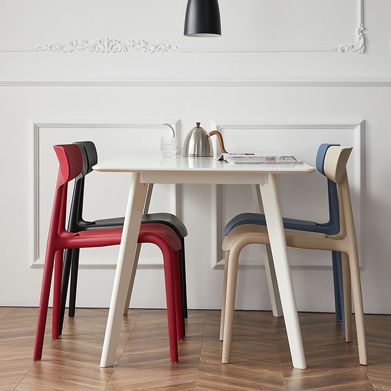 Minimalistische stijl Plastic armloze stoel Open achterste Dining zijstoel voor thuisgebruik