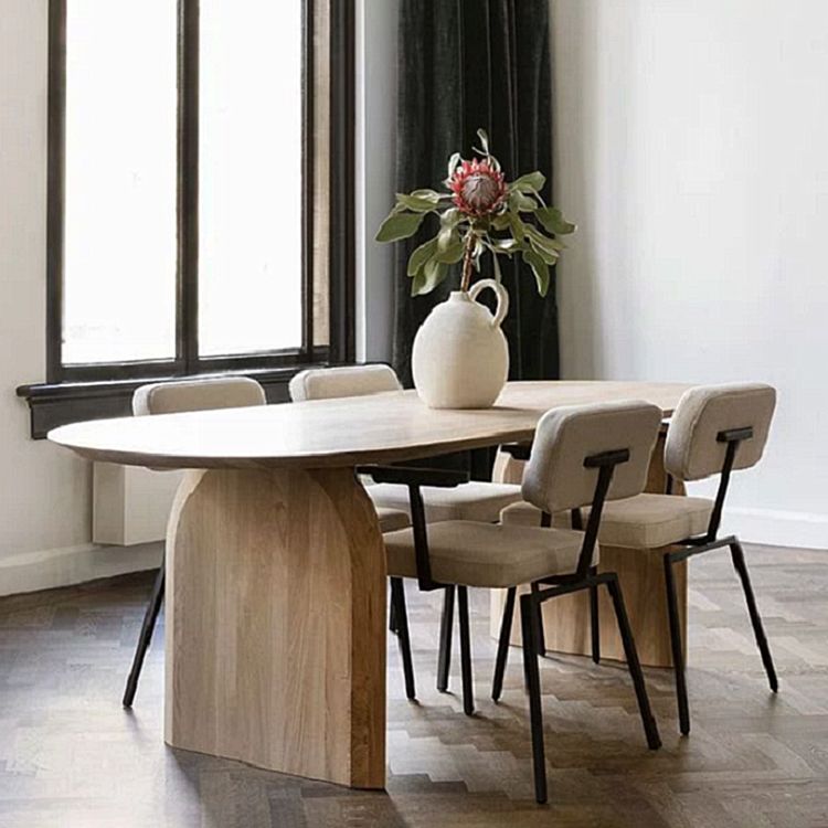 Mesa de comedor de tono marrón de madera maciza oval