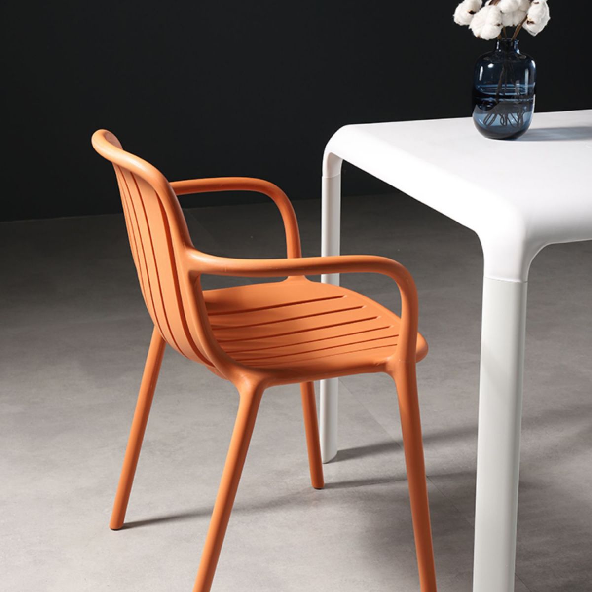 Chaise de salle à manger contemporaine en plastique, chaise latérale arrière Windsor pour usage domestique