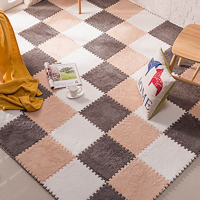 Indoor Carpet Tiles Color Block Interlocking Stain Resistant Carpet Tiles