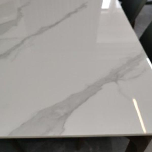 Mesa de comedor de tono blanco rectángulo Mesa de piedra sinterizada retro moderna con 4 patas