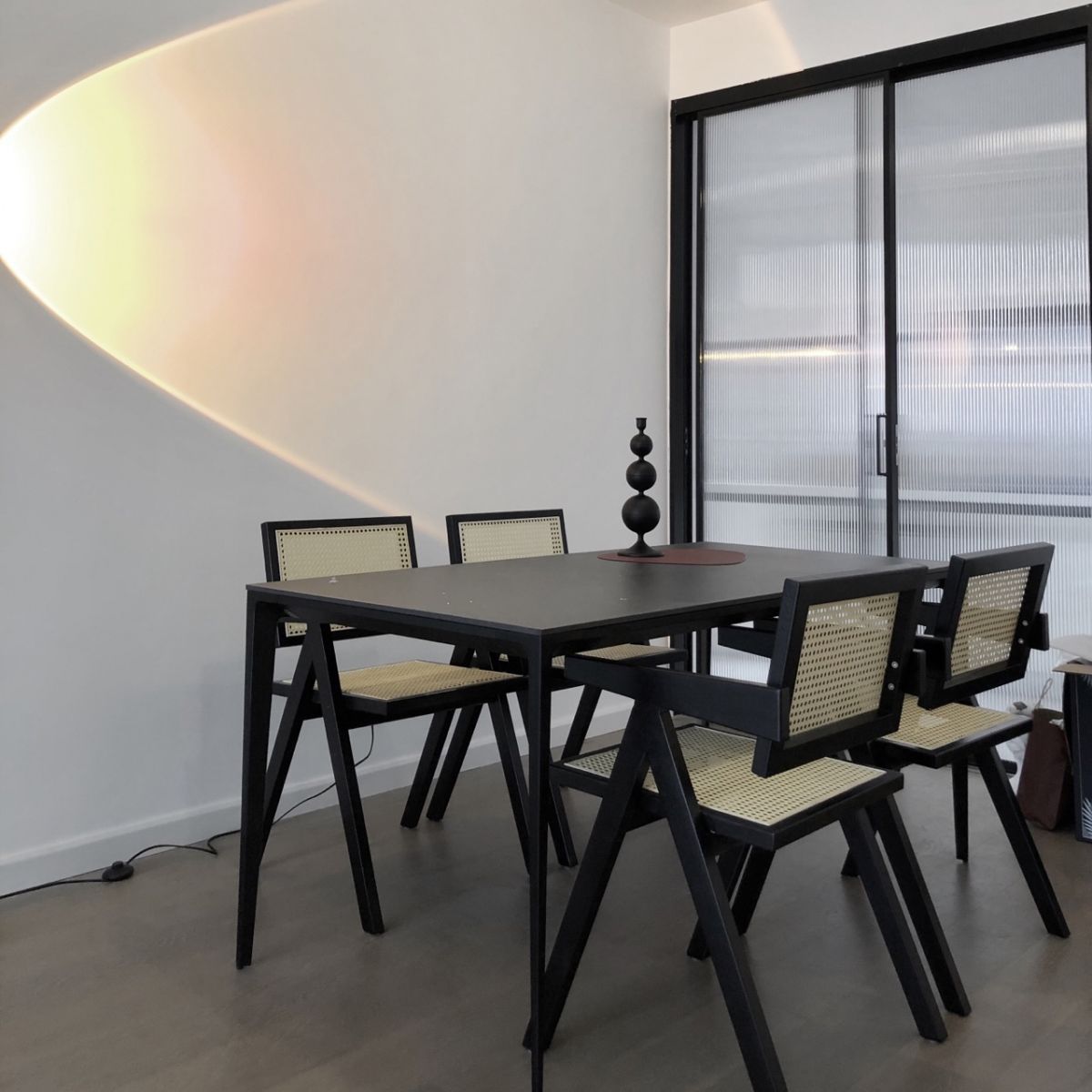 Contemporary Dining Room Chair 20'' Wide Open Arm Chair with 4 Wood Legs for Home Use