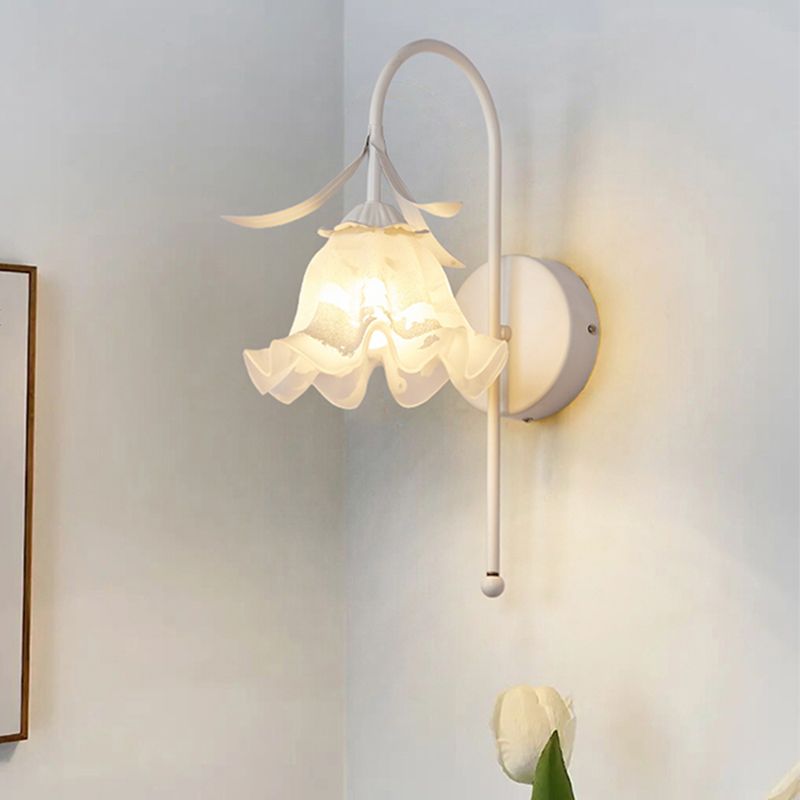 Modern Simple Wall Light Frosting Iron Flower Shape Wall Lamp for Bedroom