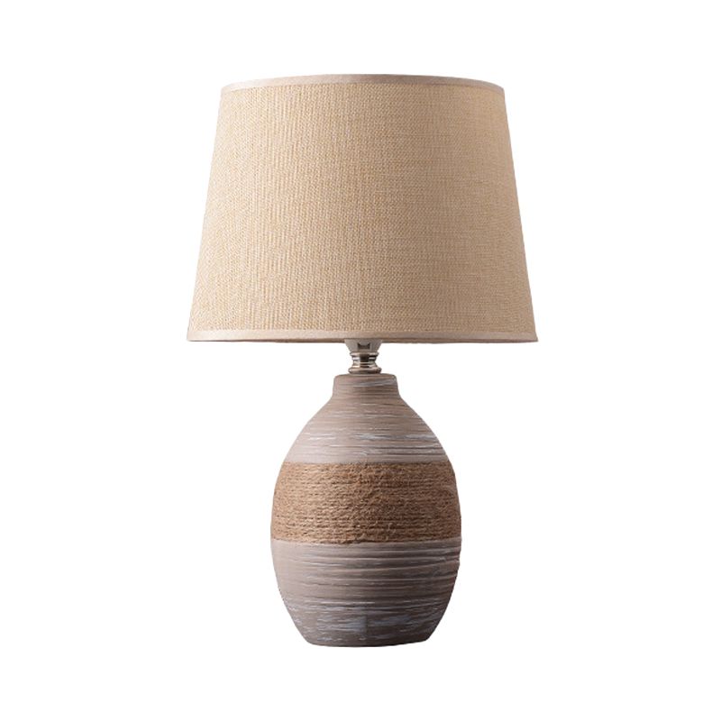 Flaxen/grijze 1-licht nachtkastje Lamp Traditionele stof Drum Desk Licht met trapezoid/ovaal/Globe keramische basis