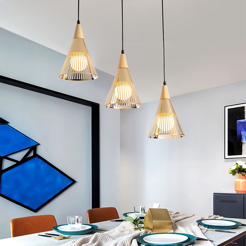 Moderne stijl Drop Lamp Shuttle Hollowed-Out Hanging Light Fixture met metalen schaduw