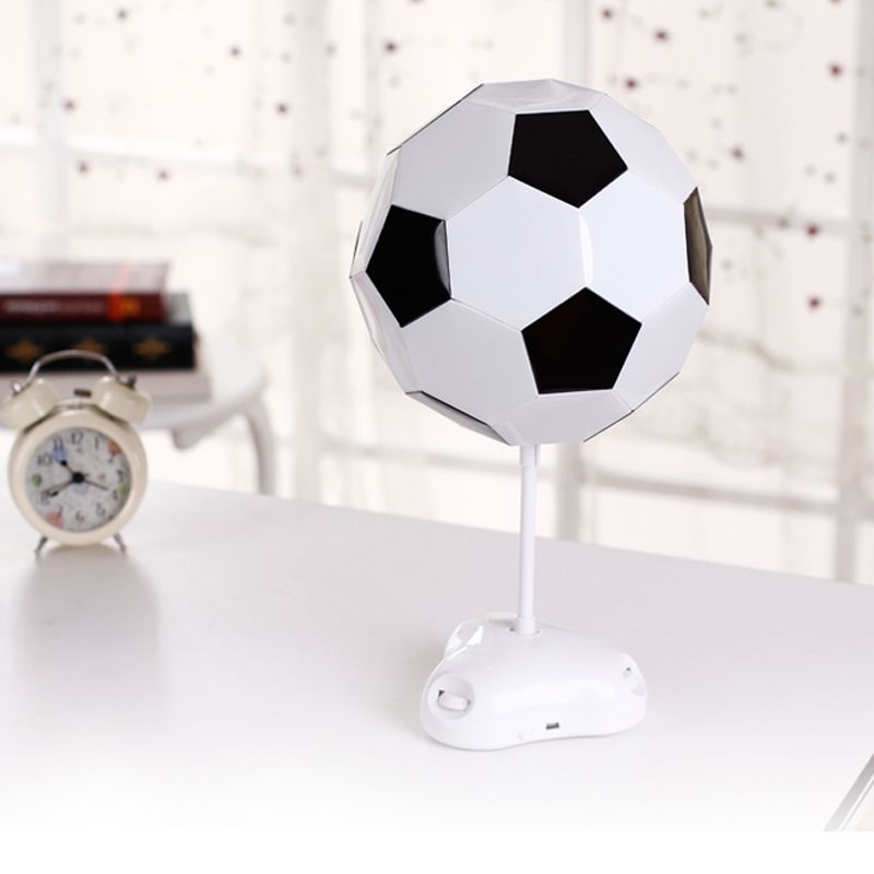 Ein leichter Fußballtisch Lichtsportstil Schreibtisch Licht in Schwarzweiß für den Lernraum