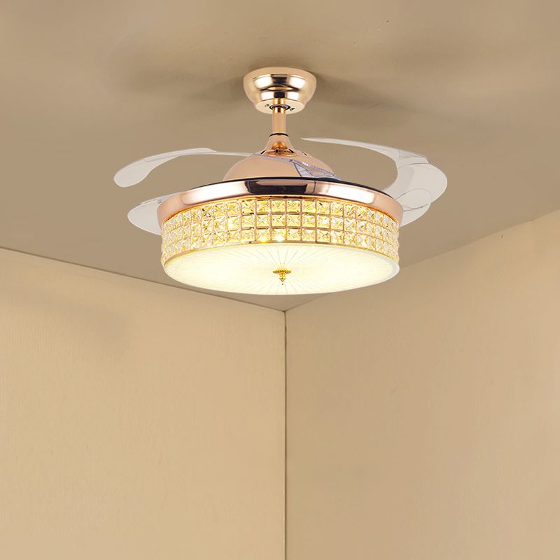 Kristallrockende Deckenventilator leichte zeitgenössische LED -Decke montiert in Gold mit 4 Acrylblättern