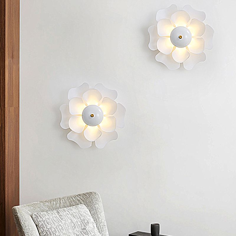Nordic Style Flower Shape Wall Lamp Indoor Fashion Decoration Wall Sconce with Acrylic Shade