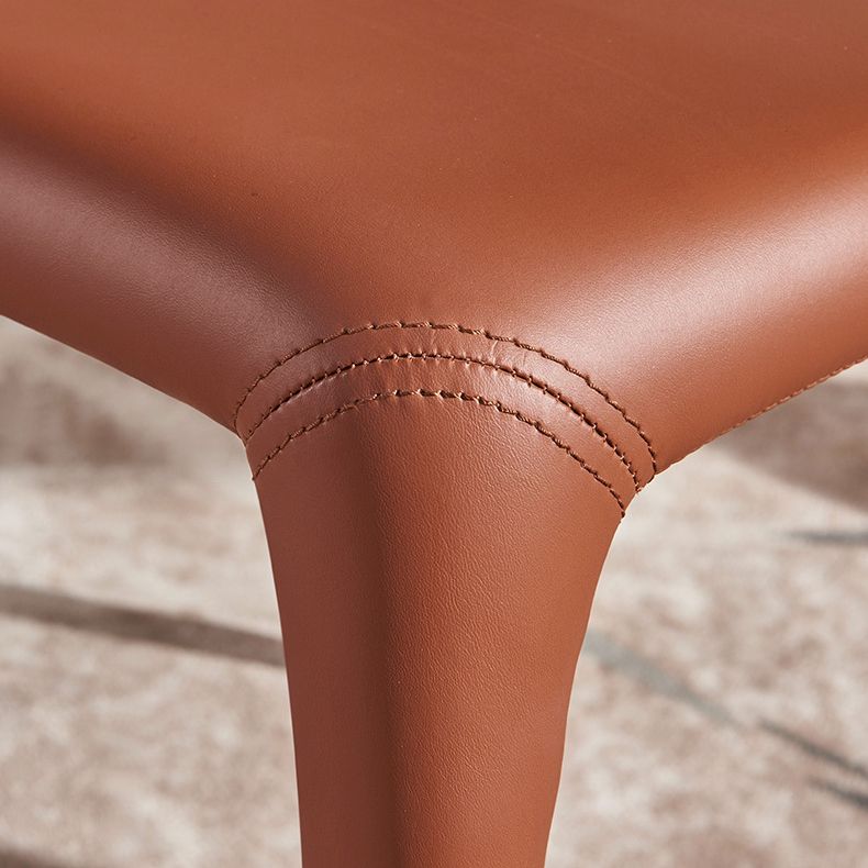 Silla de comedor con respaldo mate y respaldo de cuero para el hogar, estilo diseñador