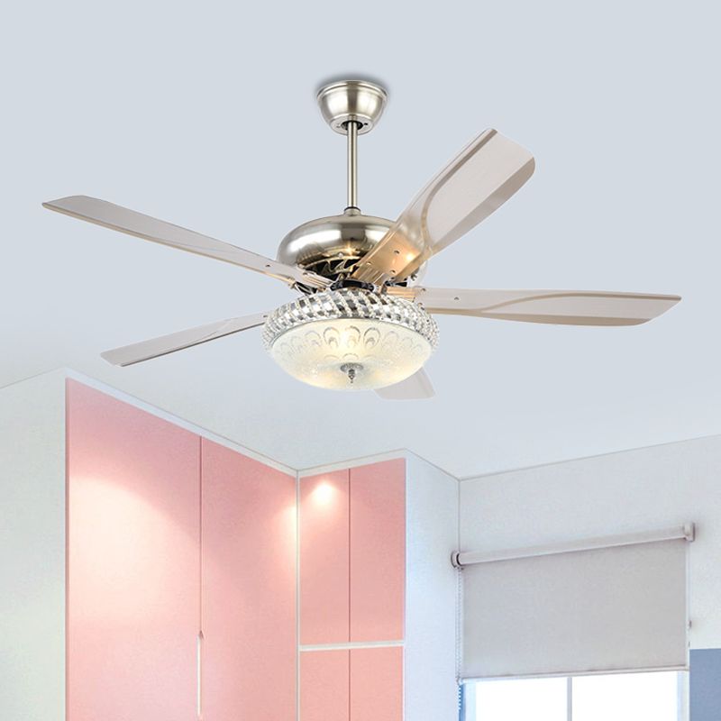 Lámpara de ventilador de techo metálico LED de iluminación de semi flush de domo moderno en plata para sala de estar con 5 cuchillas transparentes, 48 ​​"de ancho