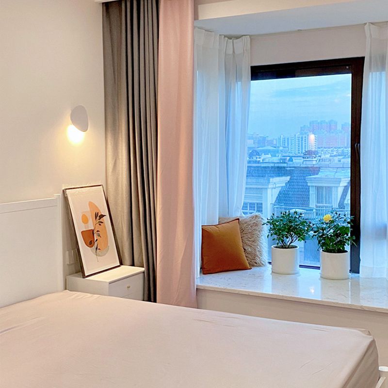 1-Light Wall Mounted Light Modern Style Bend Aluminum Wall Sconce Lamp in Black and White