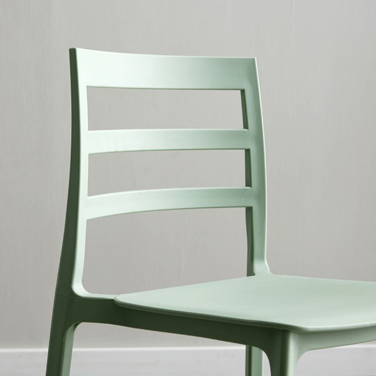 Esszimmerstühle im minimalistischen Stil mit Leiterlehne, armlose Esszimmerstühle aus Kunststoff für zu Hause