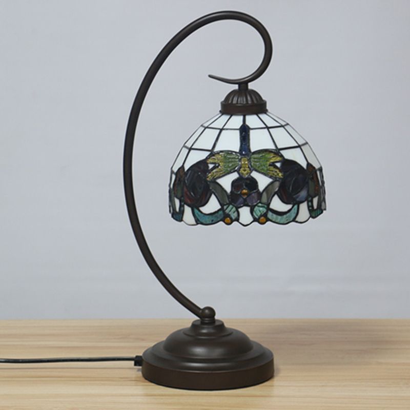 1 Glühbirnenkuppel geformte Nachttisch Helles Tiffany Dark Kaffee Buntglas Nachttischlampe mit Schmetterling und Blumenmuster