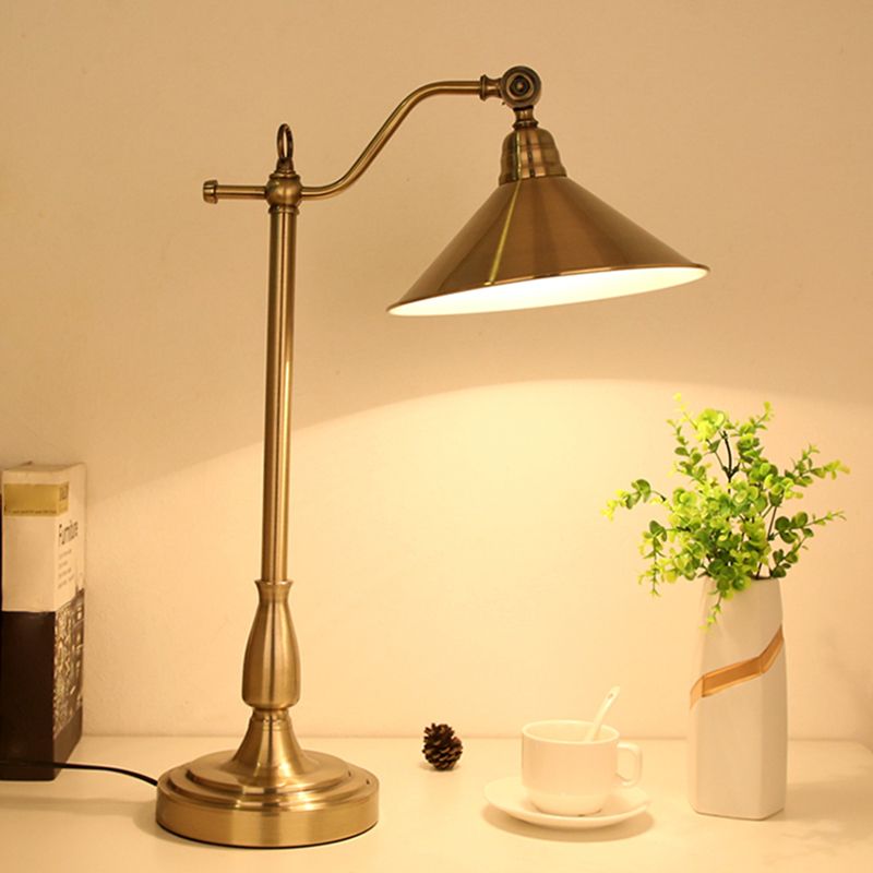 Bronze konischem Tisch Licht Antiquitätenstil Metal 1 Kopf Nachtnachtlampe mit Rotationsgelenk