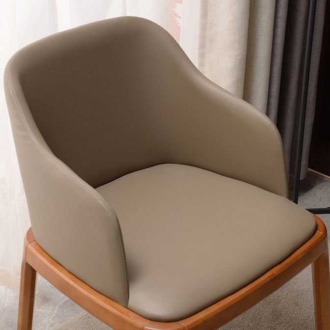 Silla de comedor escandinava de cuero con acabado mate y respaldo macizo (juego de 2)