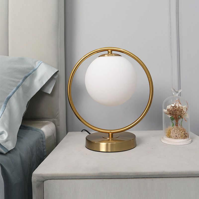 Milky Glass Ball Shade Nachttischlampe Einfachheit Single-Bulb-Tischlicht