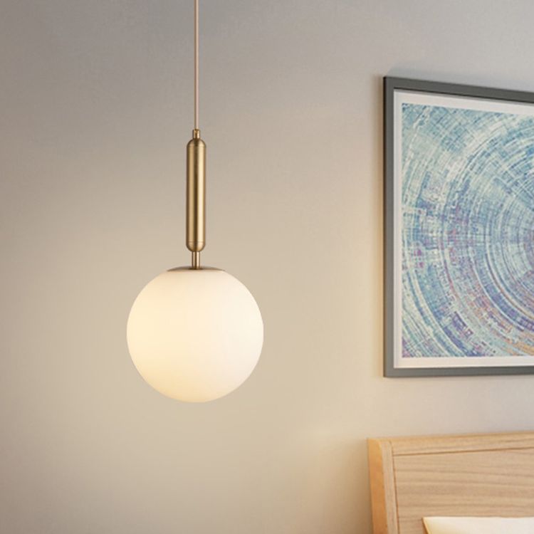 Semplicità moderna a soffitto rotondo a sospensione in vetro di latte appeso per soggiorno