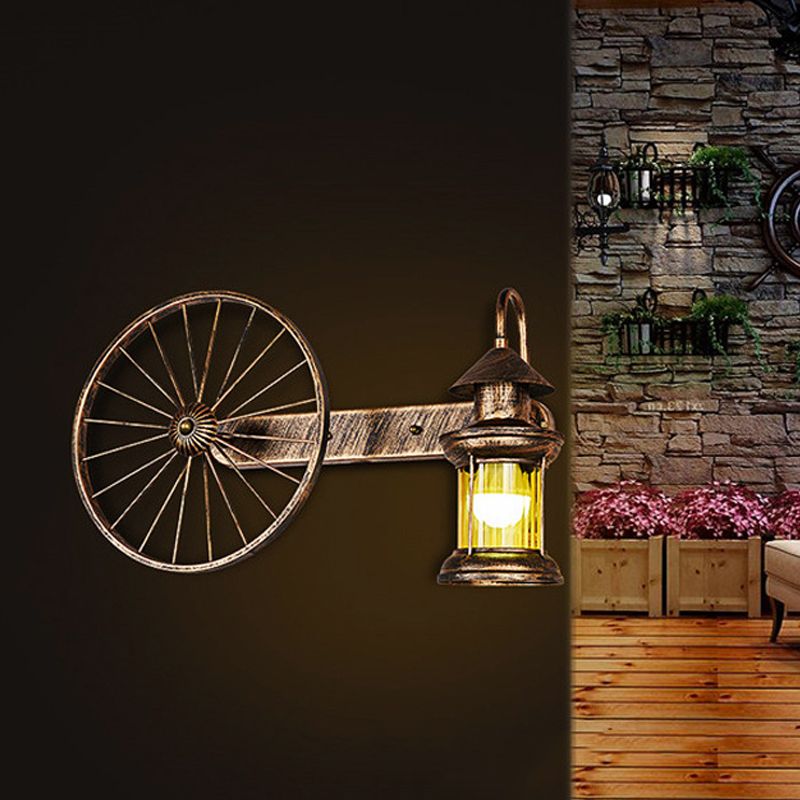 1 Glühbaumbernglas -Wandleuchter Küste Messinnen -Eckwandmauer mit Wagenrad -Deco