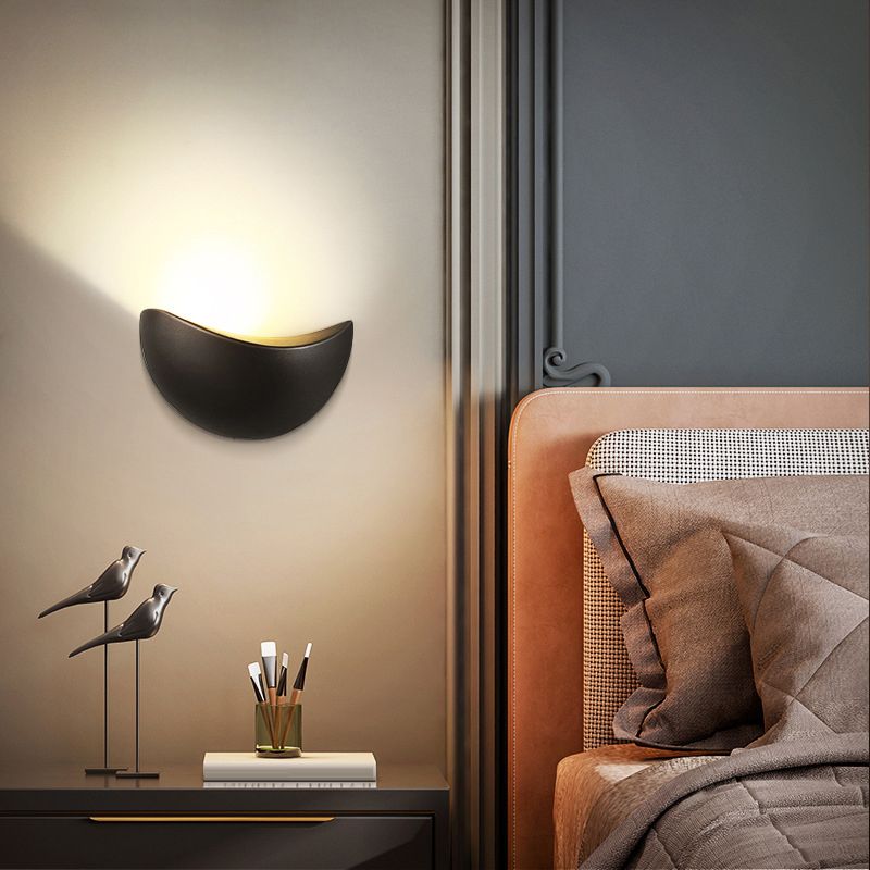 1 - Light Geometric Wall Sconce in Black / White Finish Metal Wall Mount