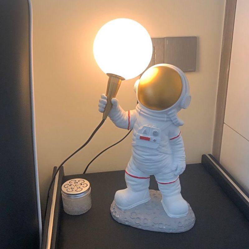 Estilo moderno Astronaut Shape Night Table Lamp Resin 1 Light Table Light