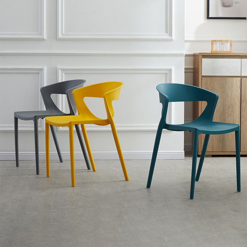 El plástico del estilo minimalista que cena las sillas sin brazos abre la parte posterior que cena la silla lateral