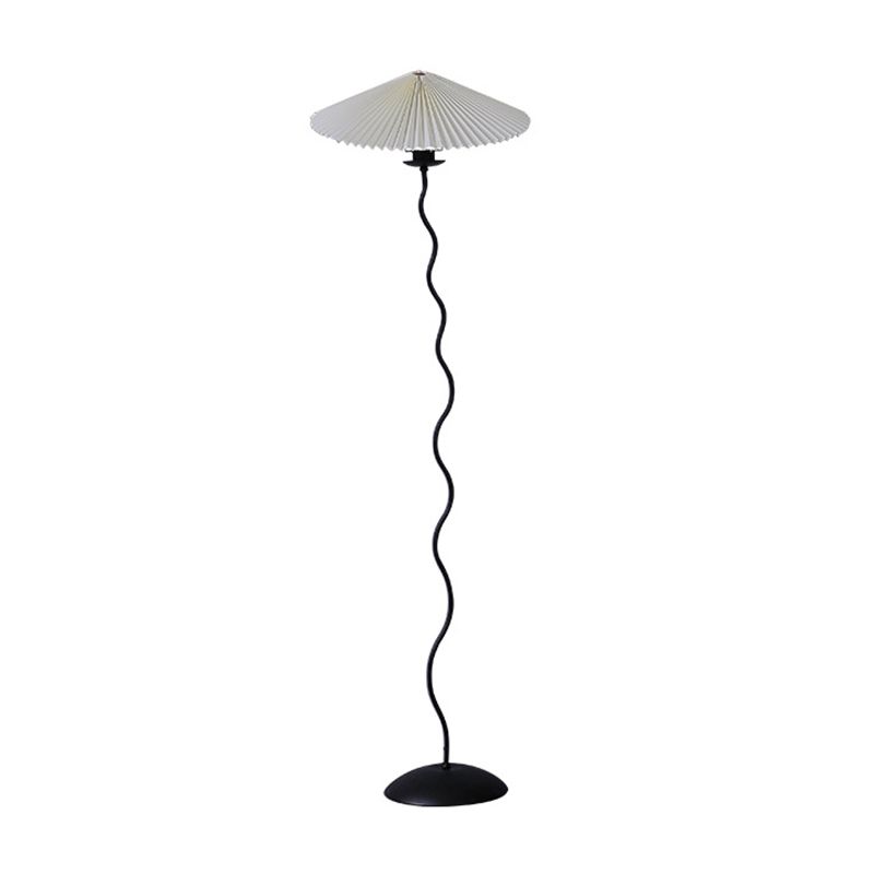 Konisch falten Stoff bodenlichlich rustikal 1 Glühbirnen Wohnzimmer Stand -up -Lampe in Weiß/Kaffee/Burgund mit gebogenem Stangen
