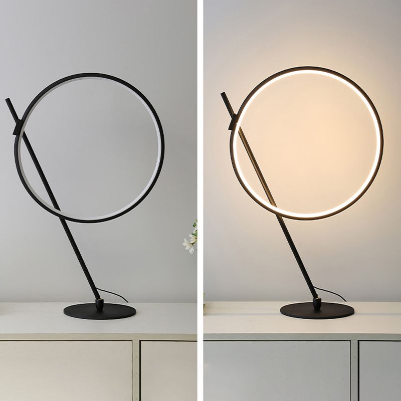 Modern Minimalist Style Round Strip LED LAMPAGGIO LAMPAGGIO METALE LIGHT per camera da letto