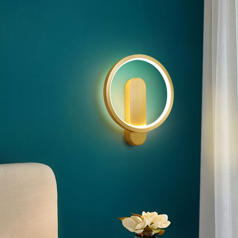 Modern Minimalist Style Wall Mounted Lighting Metal Sconce Light Fixture in Gold Finish for Bedroom