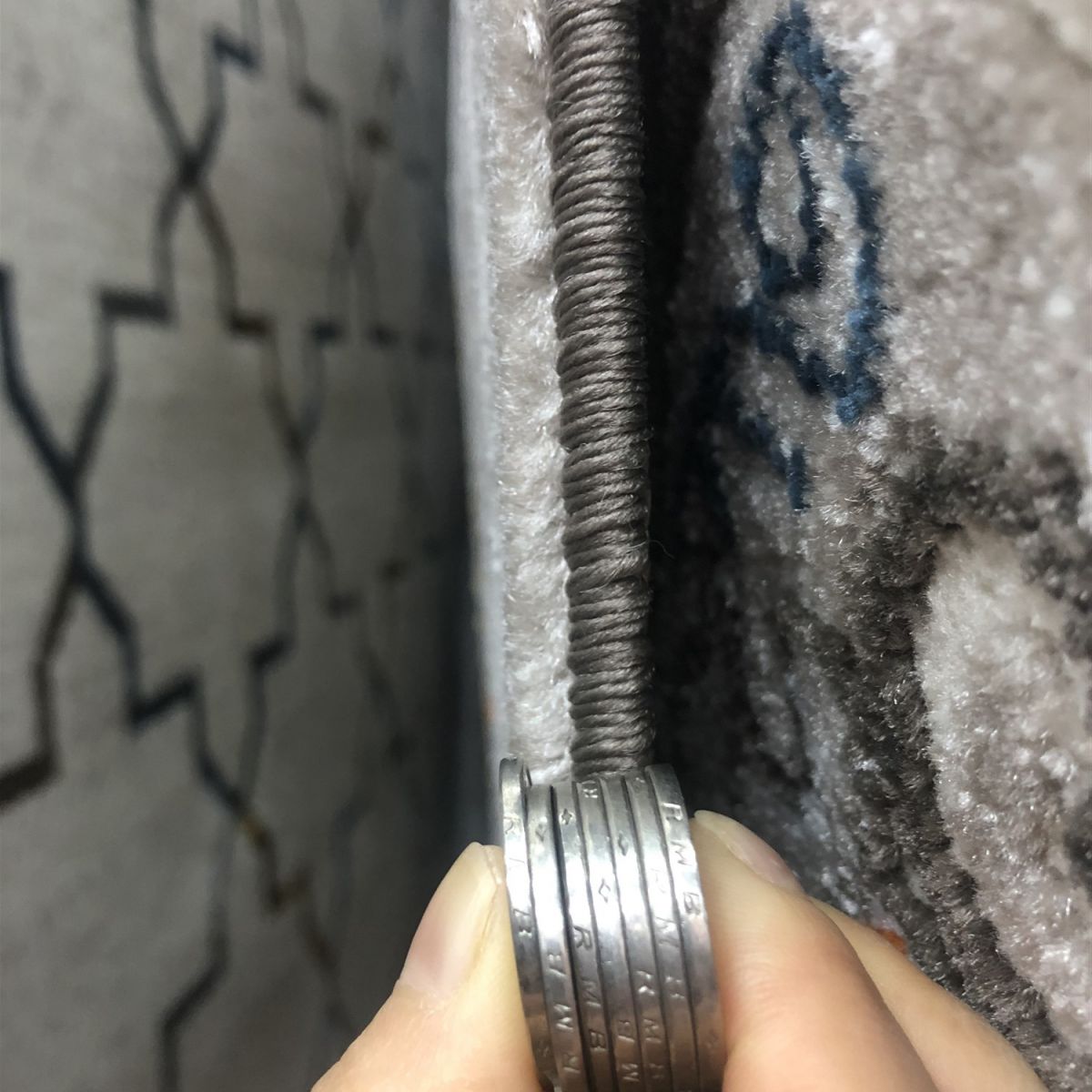 White Tone Modern Indoor Rug Polyester Gradient Rendering Carpet Easy Care Rug for Home Decoration