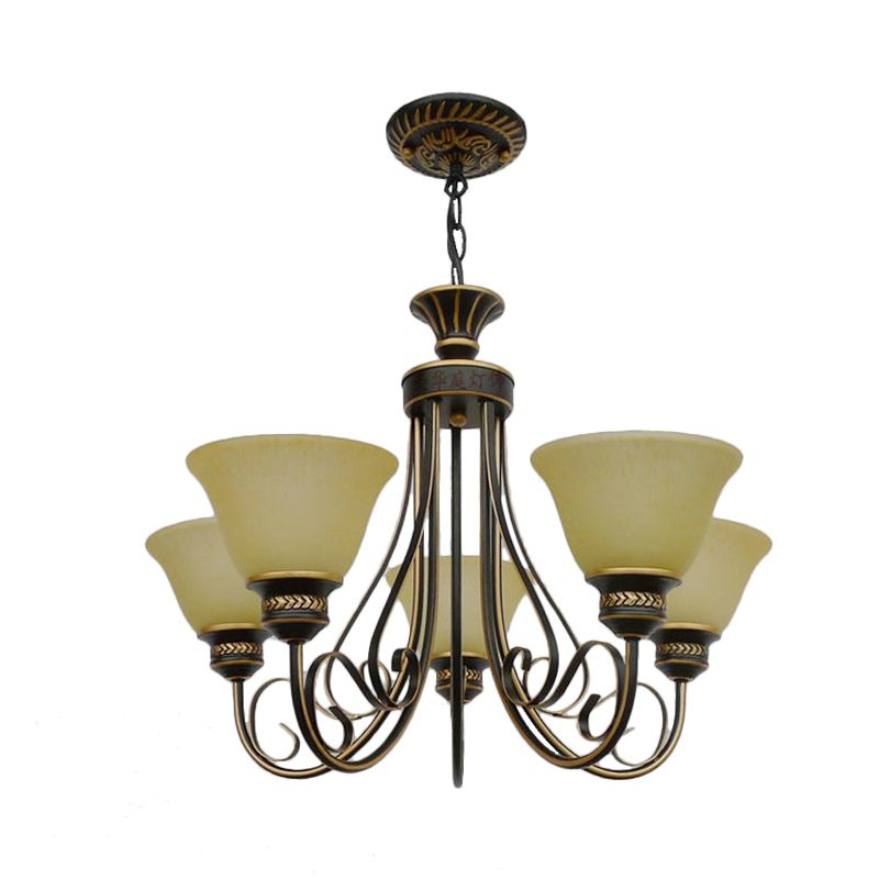 Luz de la lámpara de lámpara de 5 luces con tono de campana beige lámpara de techo de dormitorio clásico de vidrio esmerilado en negro