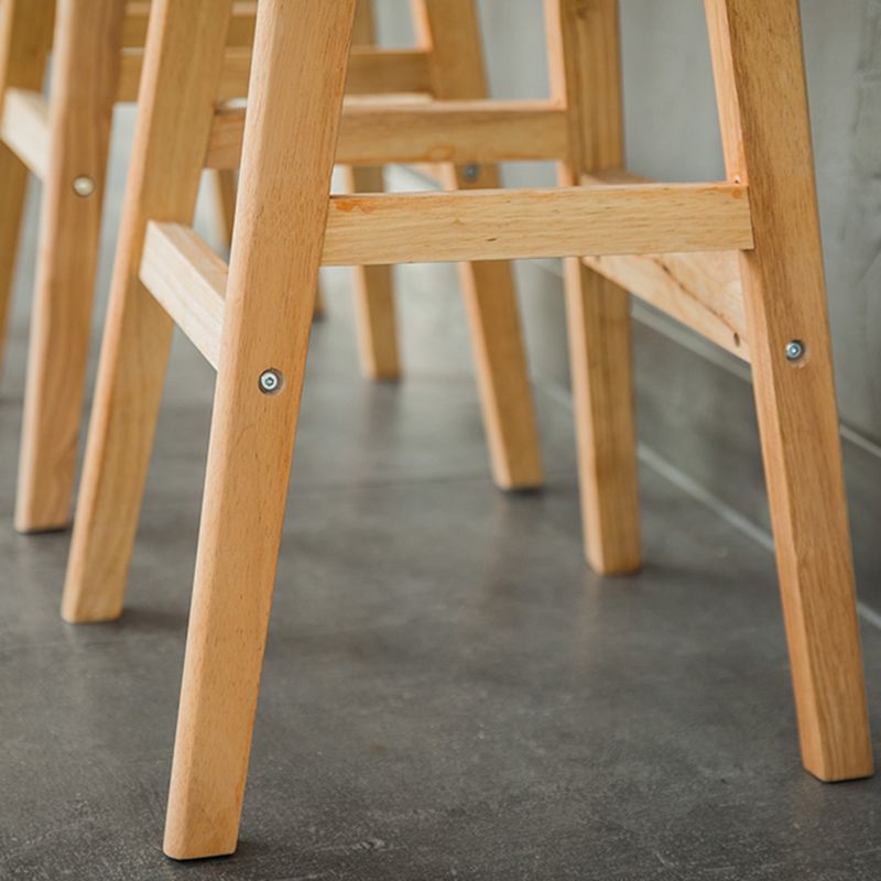 Taburete de bar sin brazos con respaldo moderno, taburete de bar de madera para tienda de postres con cojín y pedal