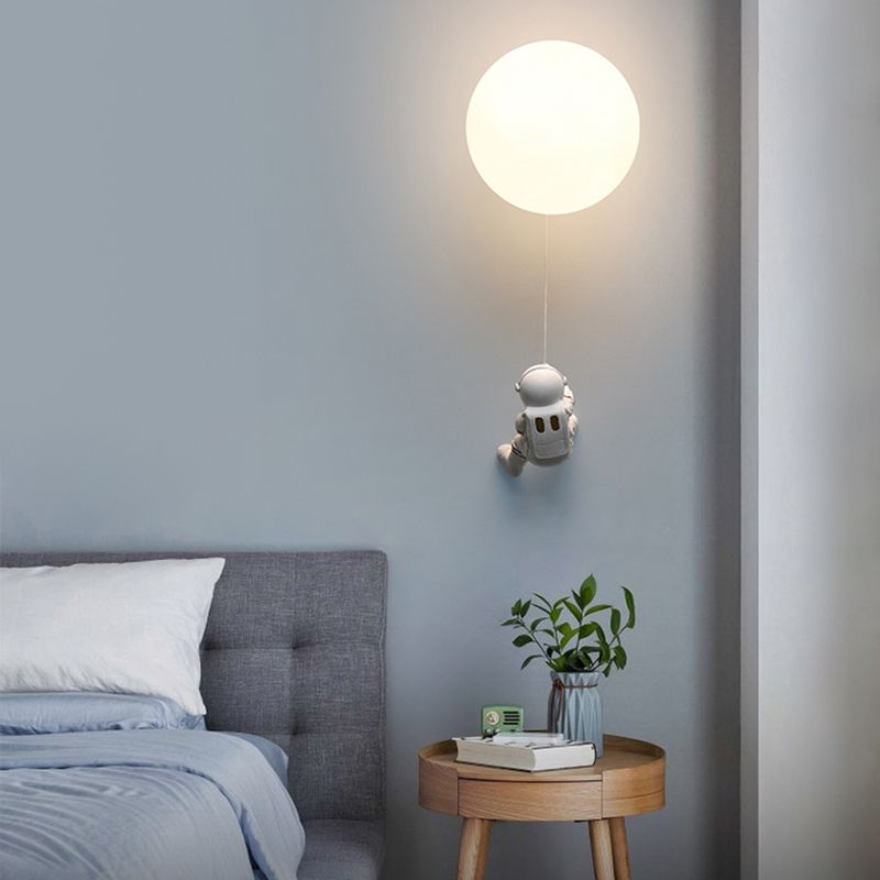 3 Color Opcional Luz Diconce con sombra de vidrio de orbe Astronaut Wall Light