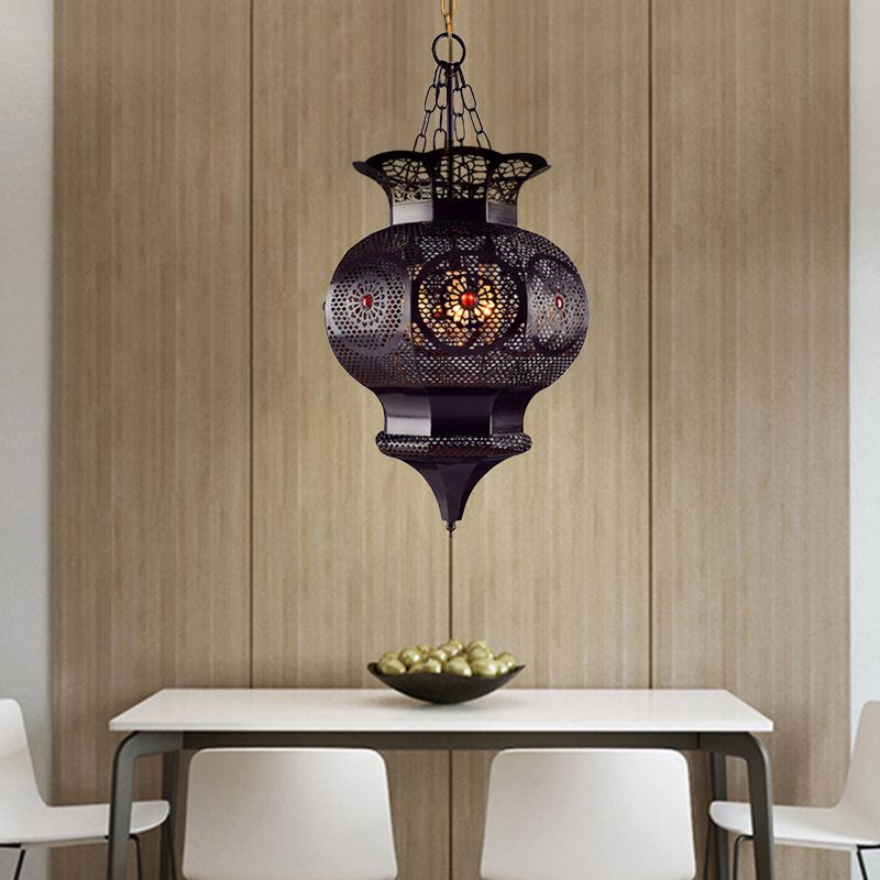 Illuminazione nera a 3 tetti lampada da soffitto vaso in metallo arabo con motivo cavo per camera da letto