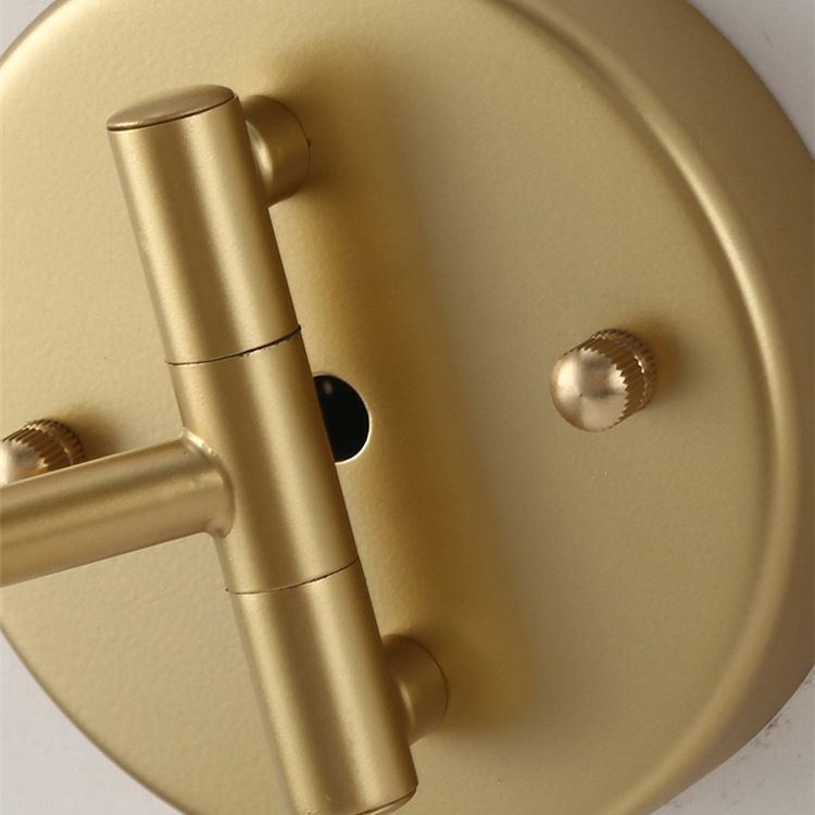 Éclairage moderne de murs de mur à côté de l'éclair