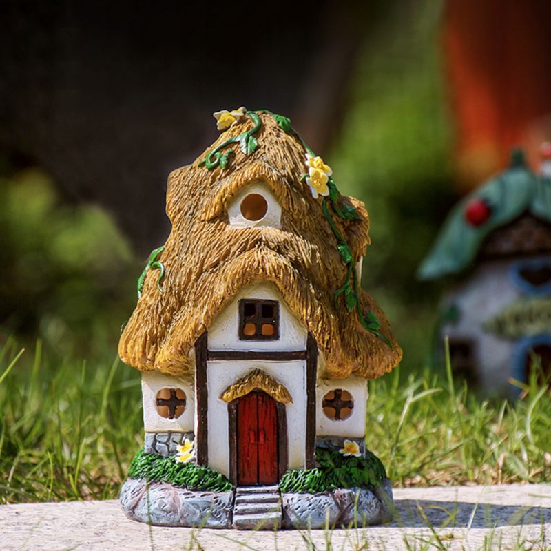 House Shaped Patio LED Ground Lighting Resin Cartoon Solar Operated Nightstand Lamp in Yellow/Green/Dark Yellow