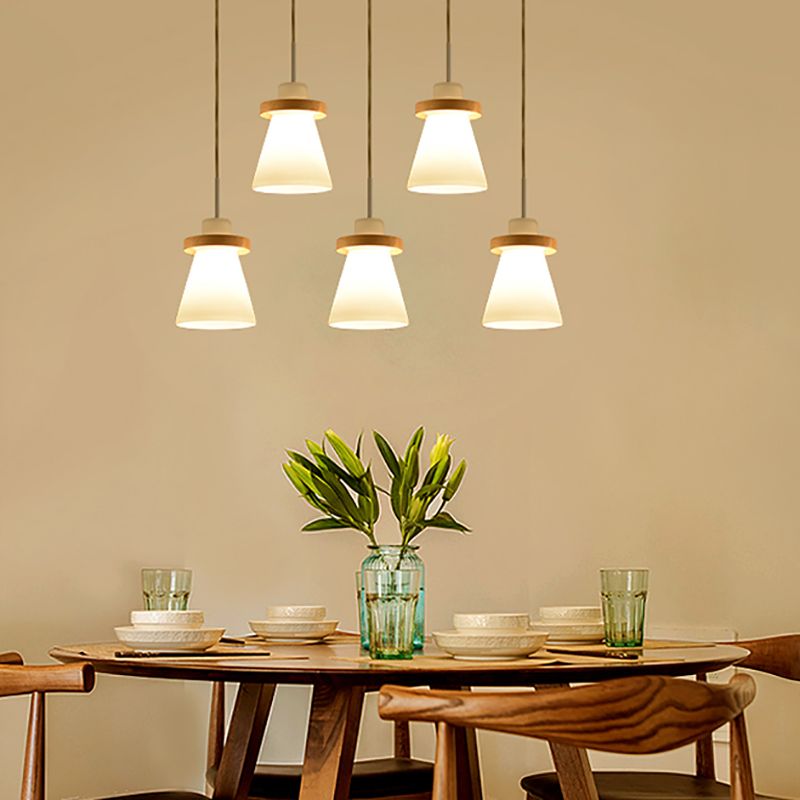 Bois massif conical suspension du plafond de plafond en verre blanc minimaliste pour salle à manger