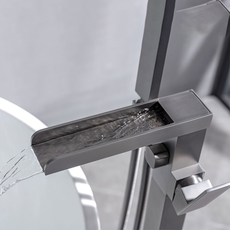 Floor Mounted Metal Freestanding Tub Filler Swivel Freestanding Faucet with Spray Gun