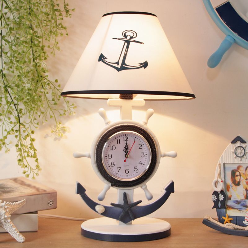 Illuminazione da tavolo con base del timone Lampada da comodino in resina stile bambini con lampadina singola sfumata blu con design a orologio