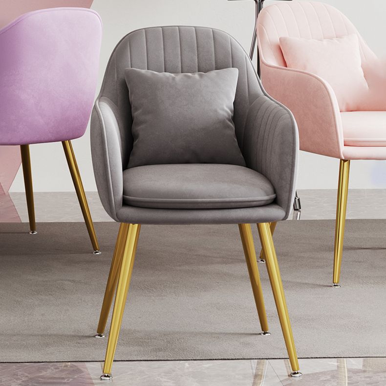 Silla de comedor de metal de estilo escandinavo Silla tapizada dormitorio con brazo