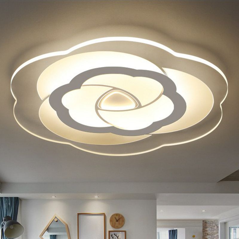 Nordic Flower Flush Ceiling Light Acrylic Living Room LED Flush Mount Lighting Fixture in Clear